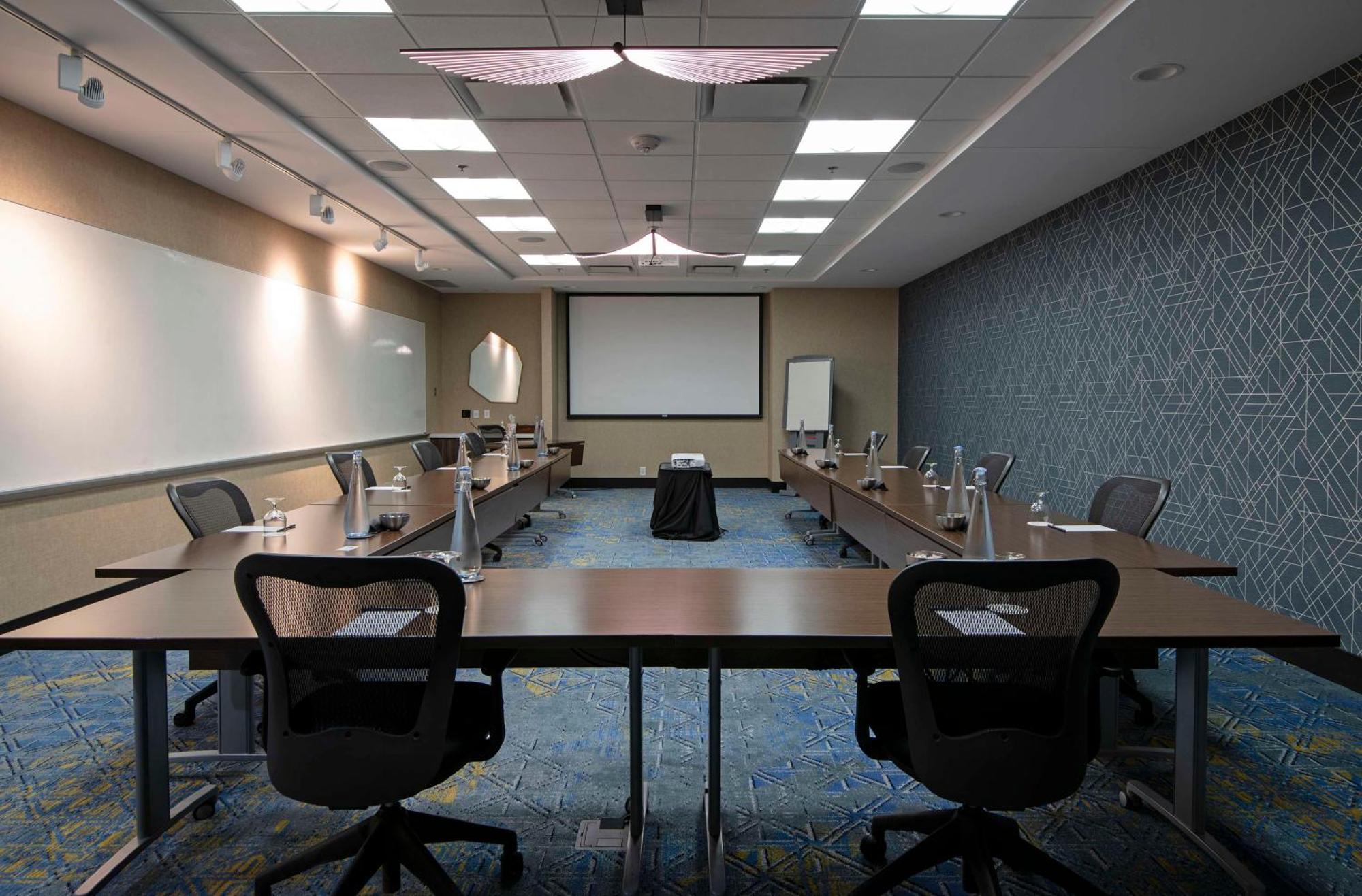 Hotel Doubletree By Hilton West Edmonton