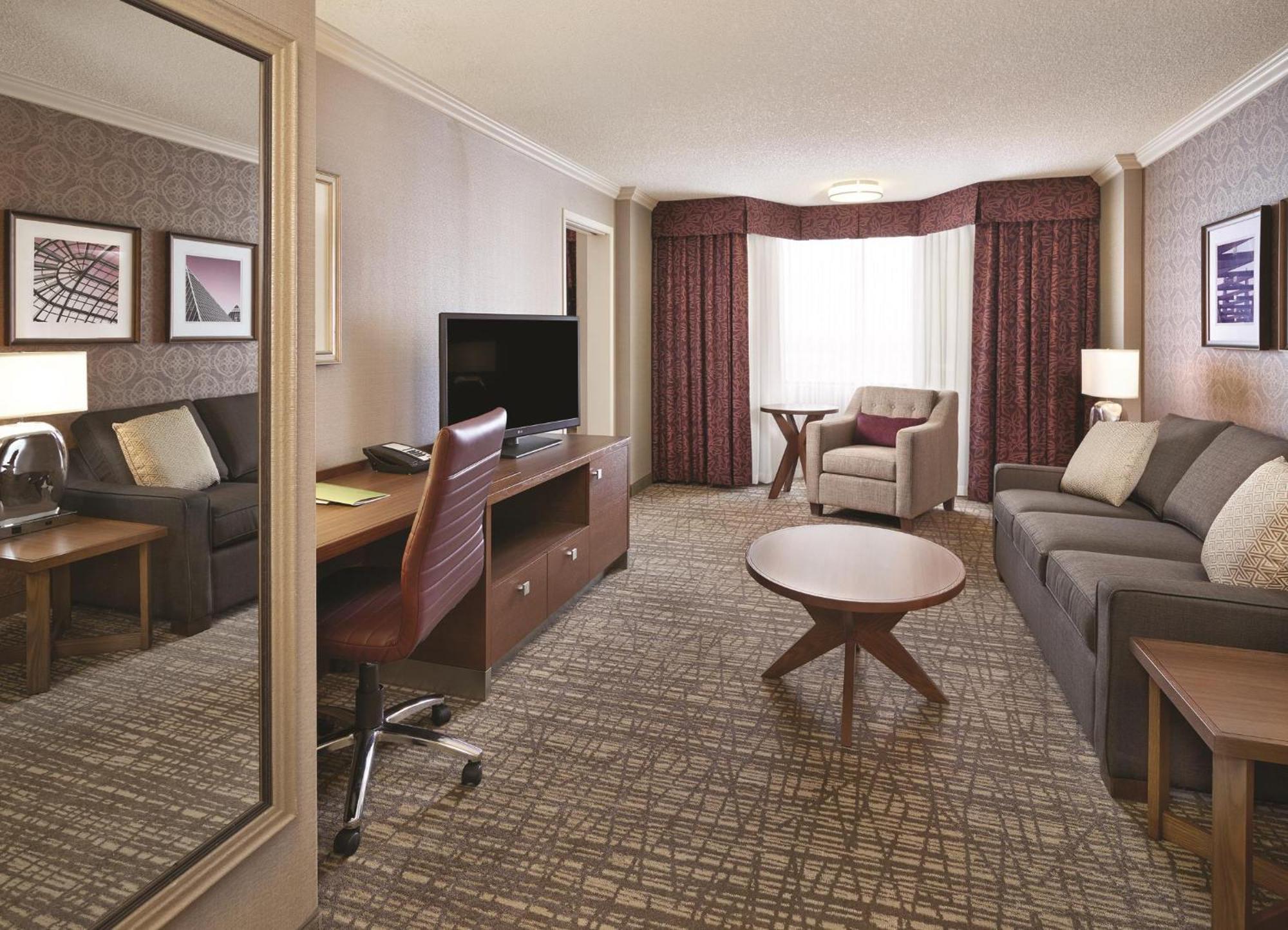 Doubletree By Hilton West Hotel Edmonton