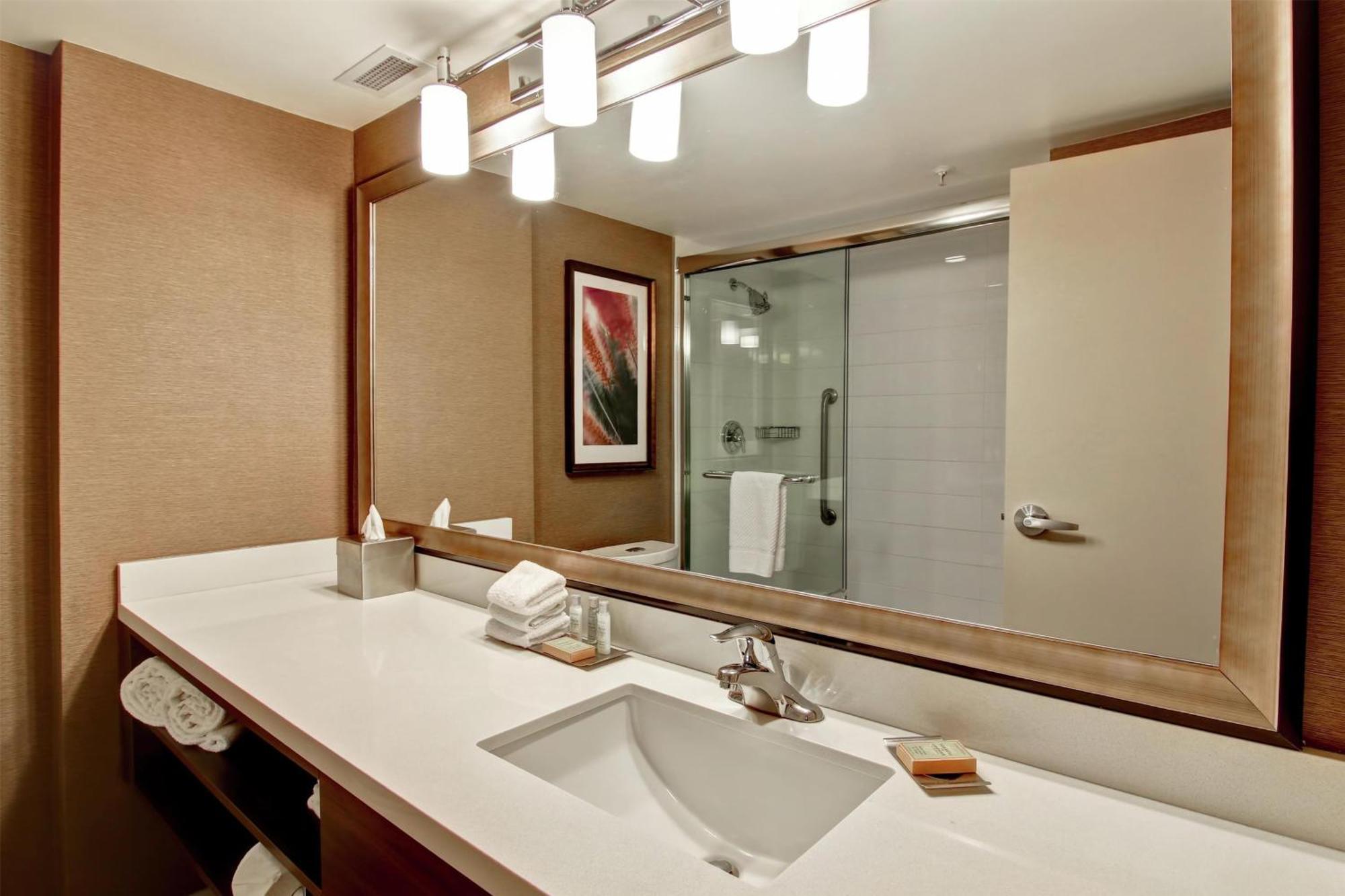 Hotel Doubletree By Hilton West